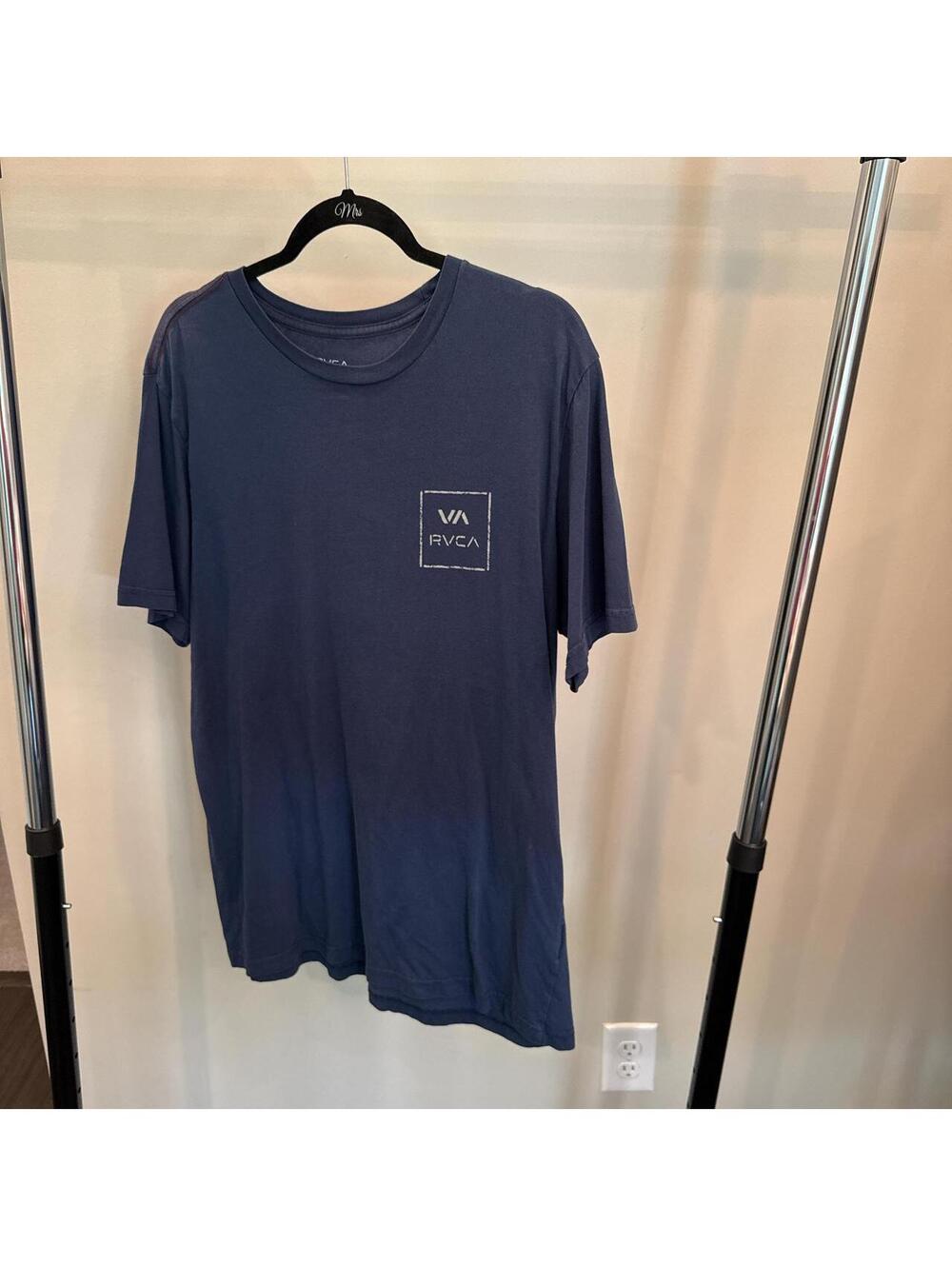 Rvca Men's Navy and Blue Tshirt